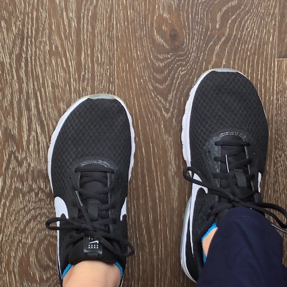 NIKE WOMENS AIR MAX MOTION RUNNING SHOES - Picture 5 of 6